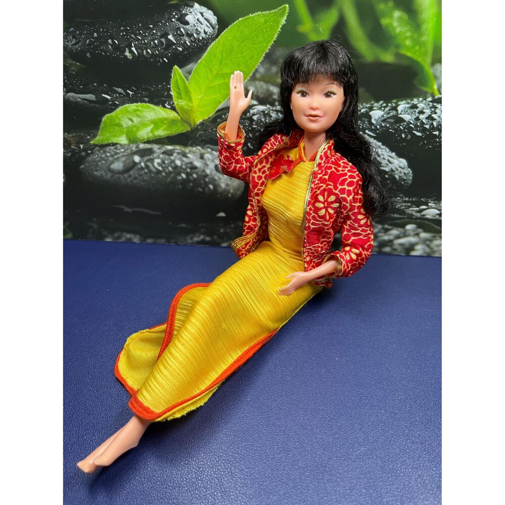Vintage 1980 ORIENTAL Barbie from the Dolls of the World collection by Mattel